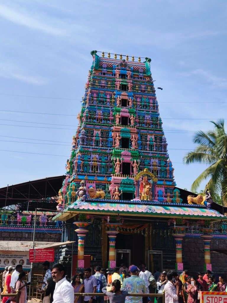 హైదరాబాద్ జూబ్లీహిల్స్‌లోని పెద్దమ్మ తల్లి ఆలయం వద్ద కొత్త కారు పూజ చేస్తుండగా ఒక తీవ్రమైన విషాద ఘోర ప్రమాదం జరిగింది
