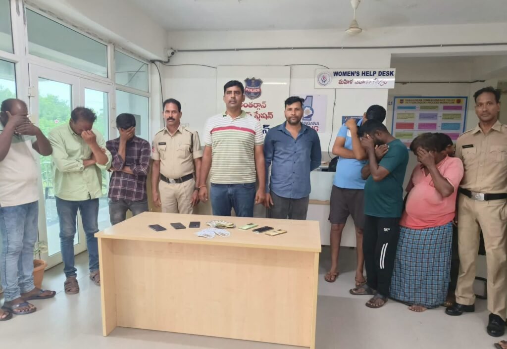 పేకాట స్థావరంపై టాస్క్‌ఫోర్స్ దాడి: ఏడుగురు అరెస్ట్