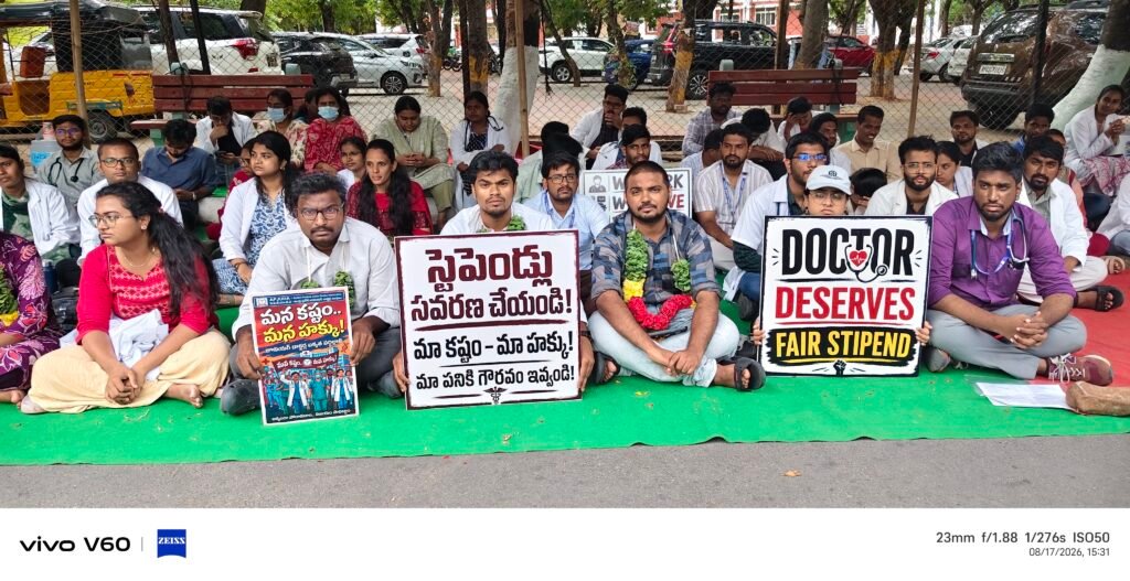 ఆందోళనకు ఏపీజూడ శ్రీకారం — ఆగస్టు 17 నుంచి అత్యవసర వైద్య సేవల నిలిపివేత*