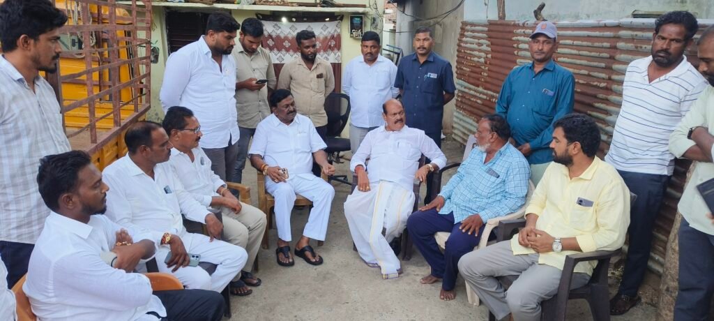 అబ్దుల్లా కుటుంబాన్ని పరామర్శించిన బాజిరెడ్డి గోవర్ధన్.