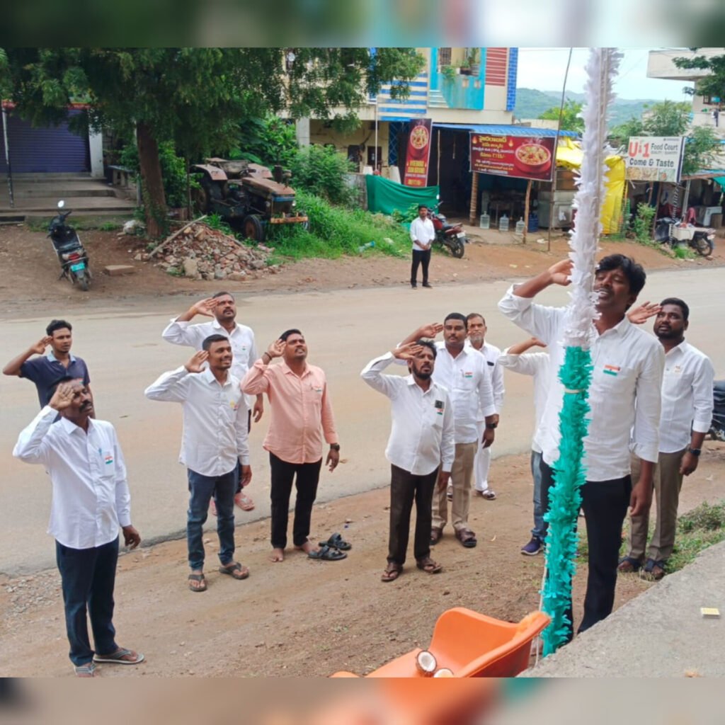 ఎండపల్లి ప్రెస్ క్లబ్‌లో ఘనంగా 80వ స్వాతంత్ర్య దినోత్సవం: పాల్గొన్న ఎస్సై ఉదయ్ కుమార్