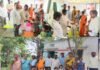 అంగన్వాడీ కేంద్రంలో చిన్నారులకు యూనిఫాంలను పంపిణీ చేసిన- గుగ్గిళ్ల గ్రామ సర్పంచ్ మల్లయ్య