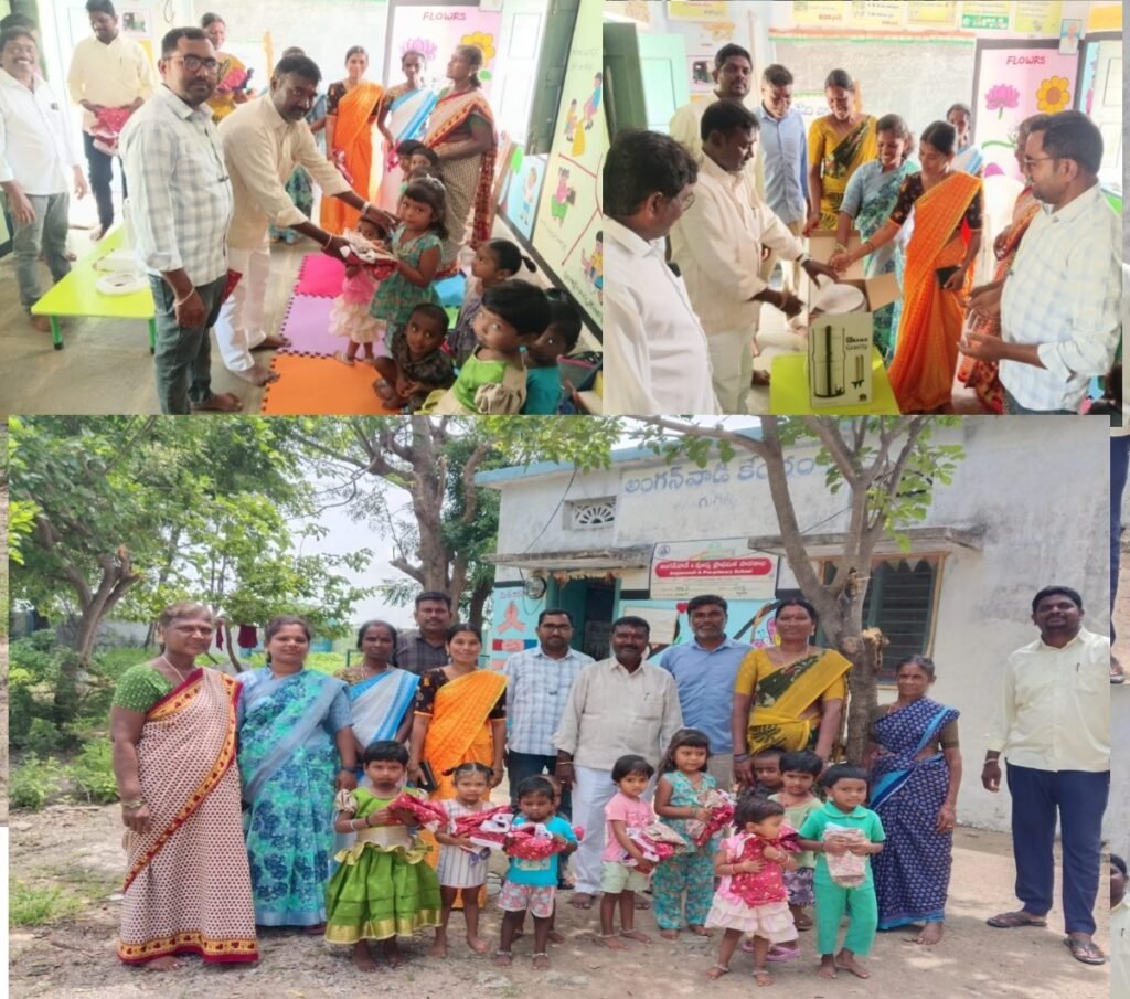 అంగన్వాడీ కేంద్రంలో చిన్నారులకు యూనిఫాంలను పంపిణీ  చేసిన- గుగ్గిళ్ల గ్రామ సర్పంచ్ మల్లయ్య