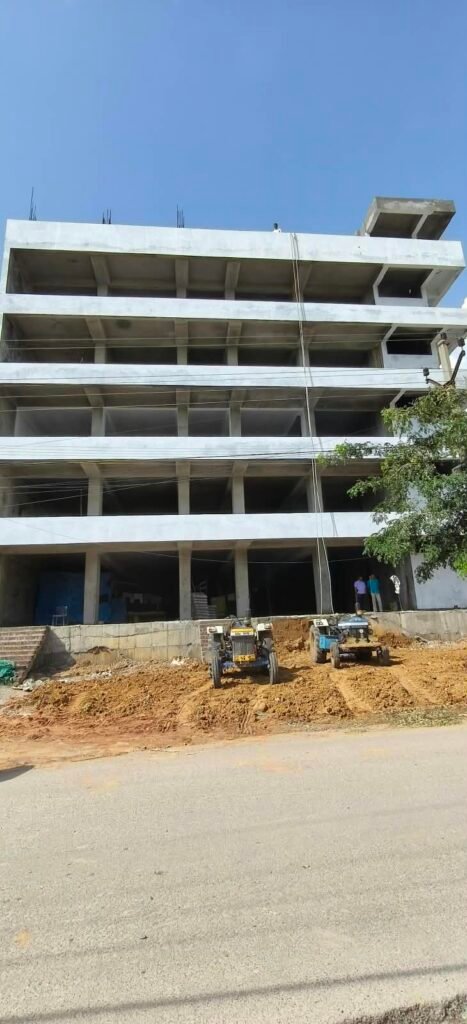 కిష్టారెడ్డి పేటలో అక్రమ అంతస్తుల కూల్చివేత