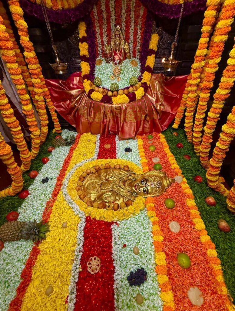 వినాయక చవితి సందర్భంగా బల్కంపేట ఎల్లమ్మకు ప్రత్యేక అలంకరణ