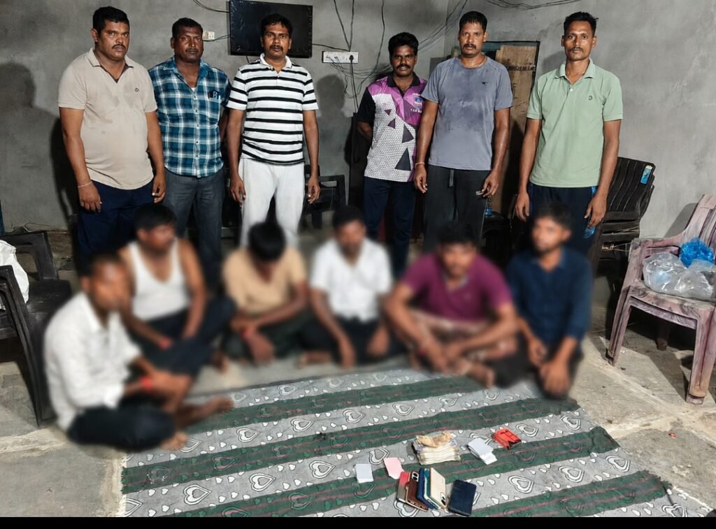 పేకాట స్థావరంపై పోలీసుల దాడి
