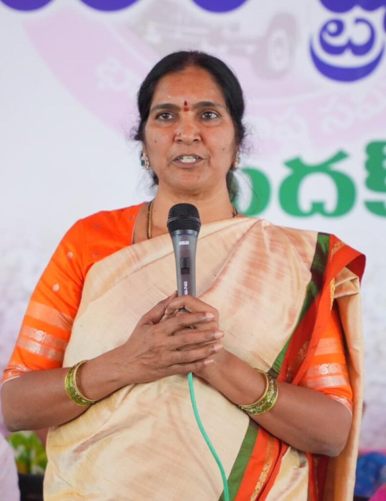 “కేసీఆర్‌ను తిట్టడం కాదు.. హామీలు అమలు చేయండి!”<br>వెయ్యి రోజుల పాలనకు ప్రజలే తీర్పు.. రేవంత్‌రెడ్డిపై&nbsp; తీవ్రస్థాయిలో ధ్వజం