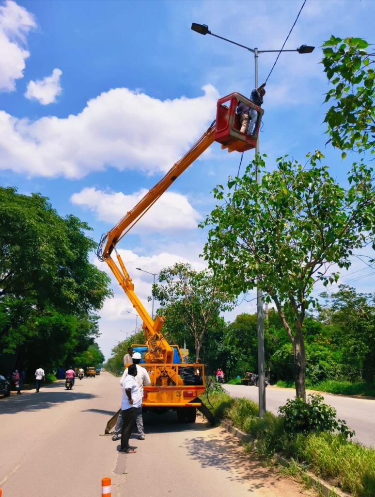 పోచారం 8వ డివిజన్‌లో ఐమాక్స్ లైట్ల సమస్యకు పరిష్కారం…..పవర్ కేబుల్ ఏర్పాటు పనులు ప్రారంభం