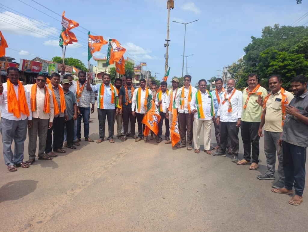రాజకీయంగా ఎదుర్కోలేకే భౌతిక దాడులు..