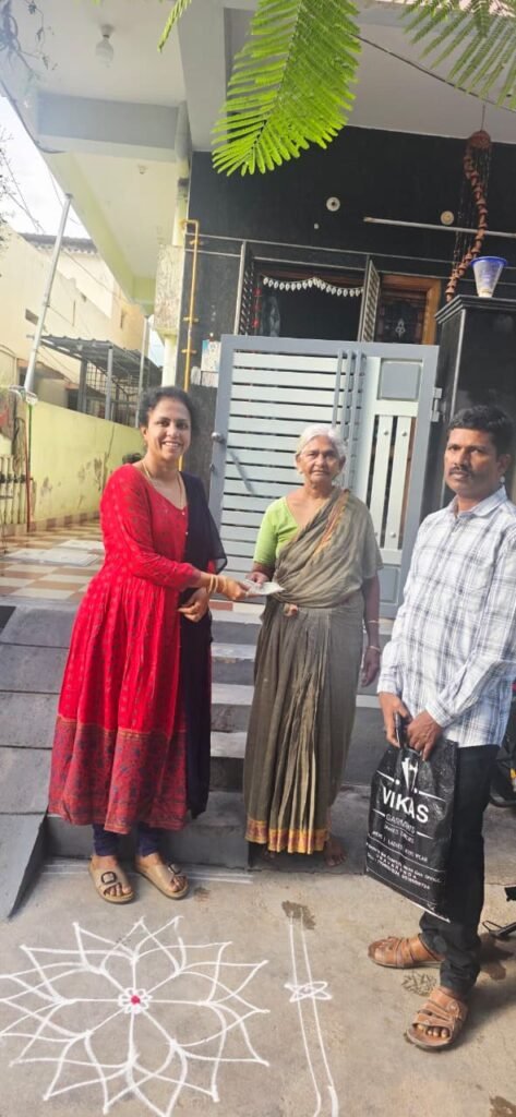 పెన్షన్ పంపిణీలో పాల్గొన్న చైర్పర్సన్ తుల్జాపూర్ స్వప్న<br>