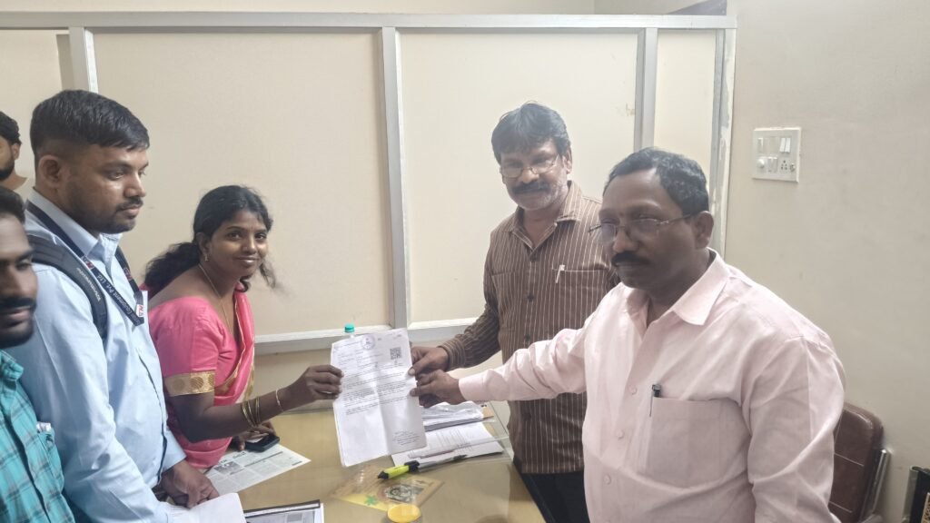 కొర్రెములలో ఎస్‌ఐఆర్‌ ప్రక్రియను పరిశీలించిన డి.టి. చంద్రశేఖర్‌