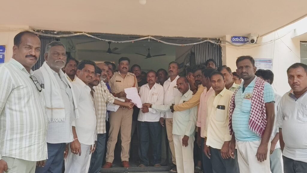సమాజంలో విద్వేషాలు రెచ్చగొడుతున్న హమారా ప్రసాద్‌పై కఠిన చర్యలు తీసుకోవాలి.