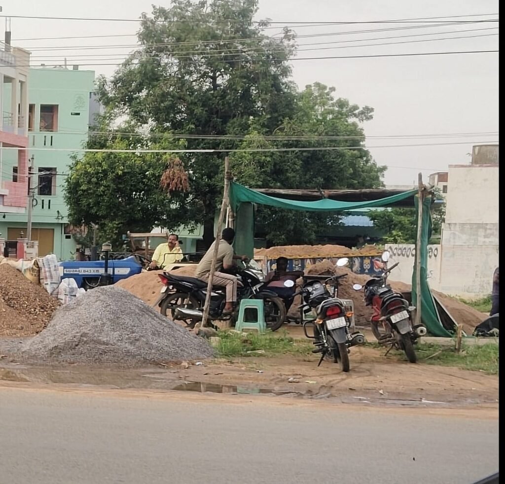 ఖమ్మం వరంగల్ జాతీయ రహదారిపై అక్రమ ఇసుక దందా