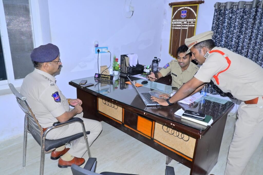 పోలీసులపై ఇలాంటి ఘటనలు పునరావృతం కాకుండా కట్టుదిట్టమైన చర్యలు చేపట్టాలి