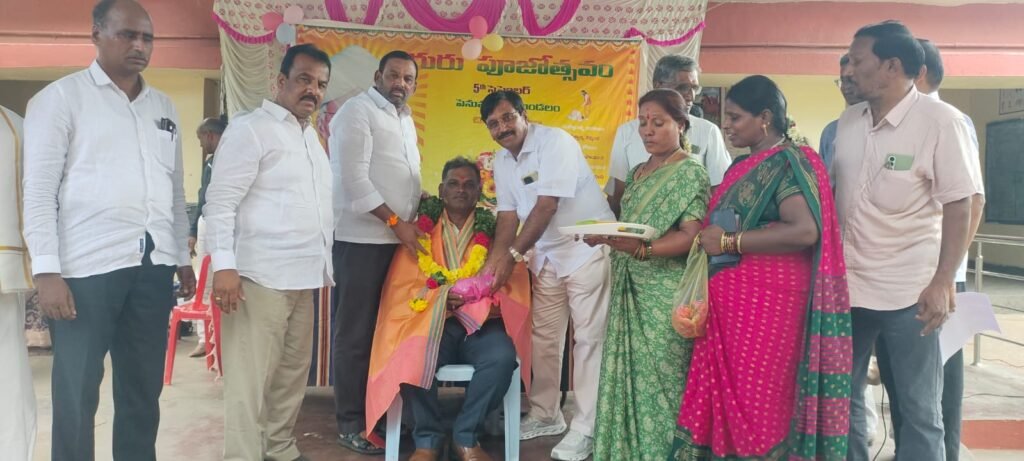 పెనుమూరులో ఘనంగా గురుపూజోత్సవం