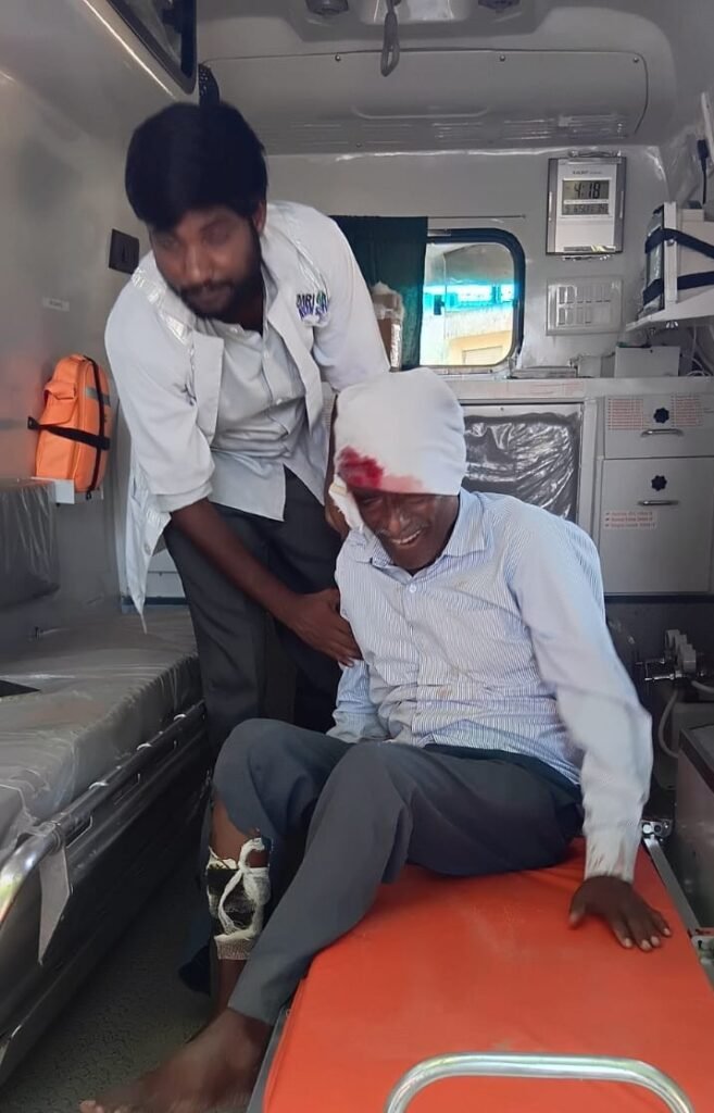 అదుపుతప్పి రాళ్ల కుప్పపైకి దూసుకెళ్లిన బైక్.. వ్యక్తికి గాయాలు