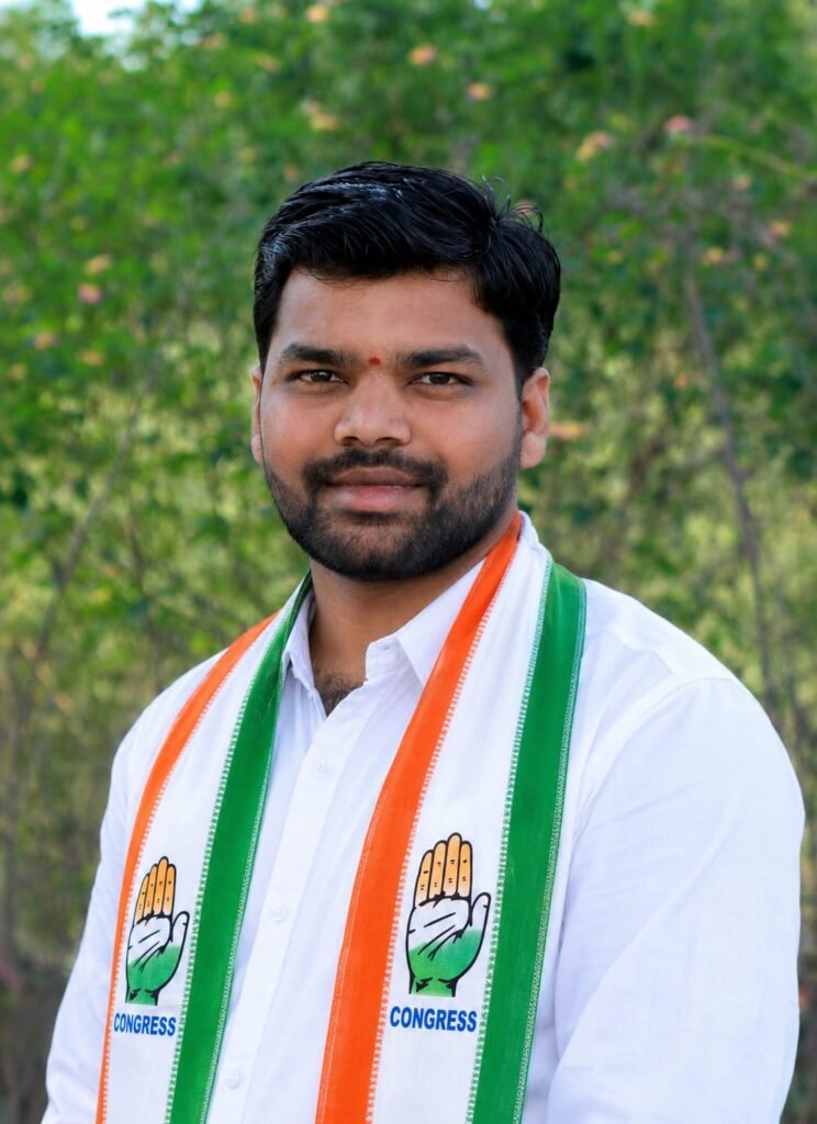 బీఆర్‌ఎస్‌ ఎమ్మెల్సీ వ్యాఖ్యలు ప్రజాస్వామ్యానికి గొడ్డలిపెట్టు: మార్కెట్ కమిటీ వైస్ చైర్మన్ సాదుల పవన్ కుమార్