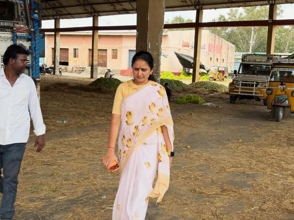 మార్కెట్ యార్డ్ ను పరిశీలించిన బల్లా పల్లవి<br>