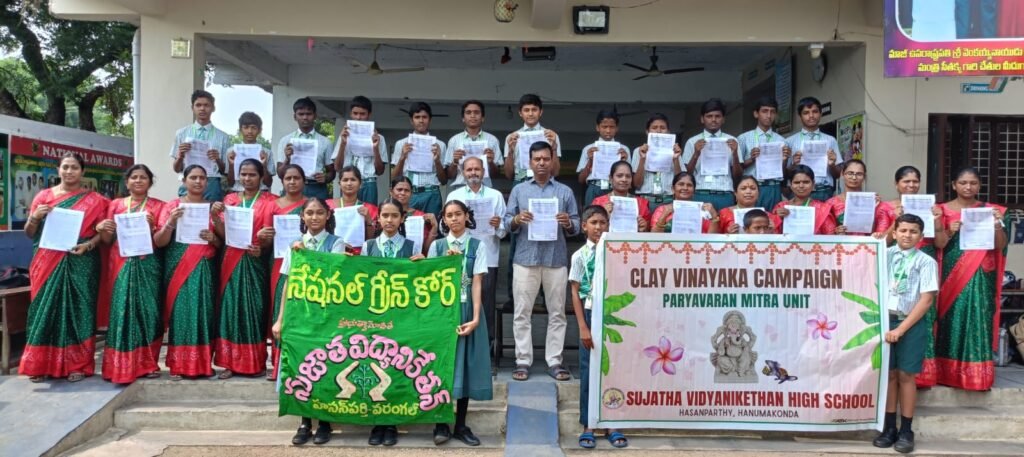 వినాయక చవితికి పర్యావరణహిత బాట.. మట్టి వినాయకులపై సుజాత విద్యానికేతన్ అవగాహన