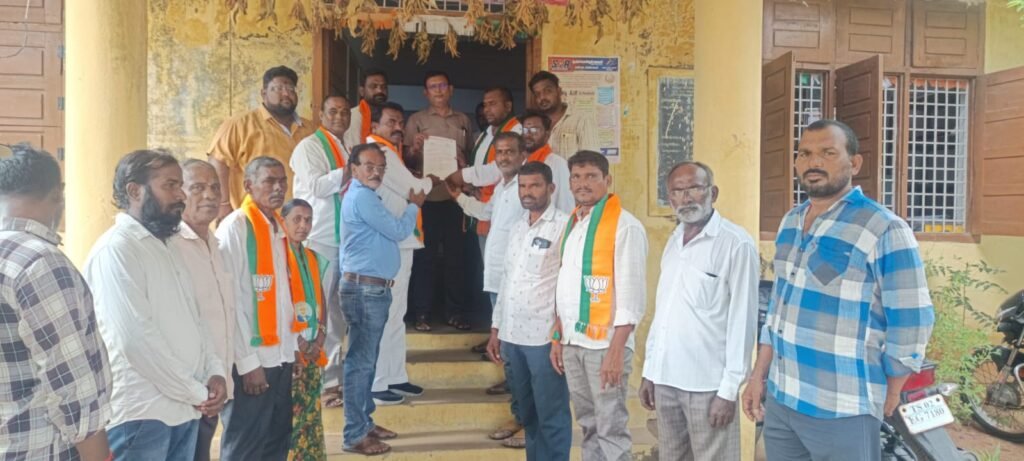 పేదలకు న్యాయం చేయాలని డిమాండ్ చేశారుసమస్యపై మండల తహసీల్దార్ కి వినతి పత్రం