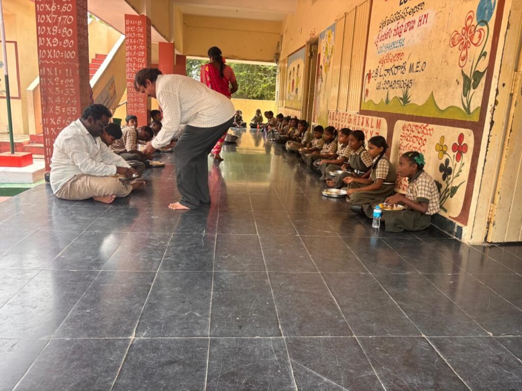 దేచుపాలెం ప్రాథమిక పాఠశాలలో క్రమశిక్షణకు అభినందనలు