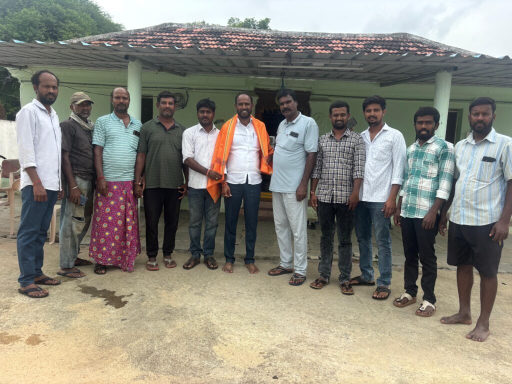 సర్పంచుల ఫోరం రాష్ట్ర వర్కింగ్ ప్రెసిడెంట్ కమలాకర్ యాదవ్ కు ఘన సన్మానం