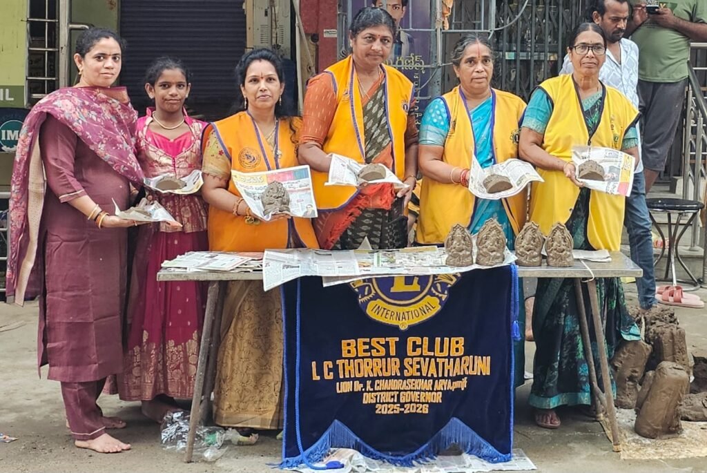 లయన్స్ క్లబ్ సేవ తరుణి ఆధ్వర్యంలో మట్టి వినాయక విగ్రహాల పంపిణీ