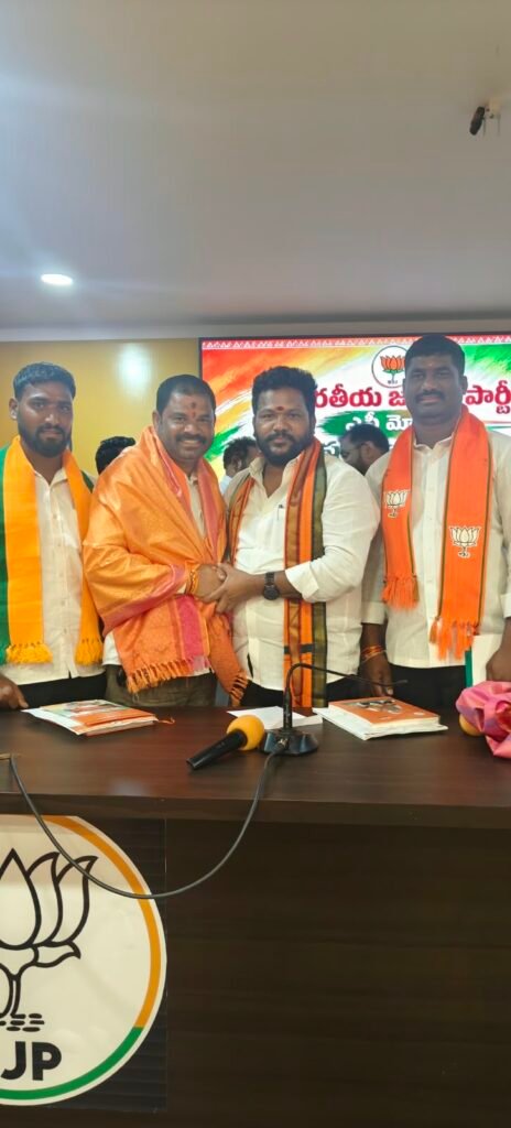 మెదక్ జిల్లా ఎస్టీ మోర్చా అధ్యక్షుడు లావుడియా రాములు నాయక్‌కు ఘన సన్మానం