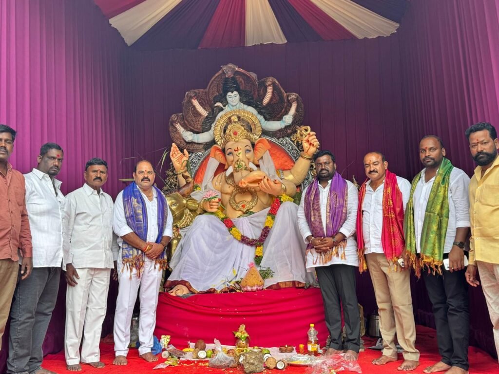 వినాయక మండపాల్లో రవి ముదిరాజ్ ప్రత్యేక
