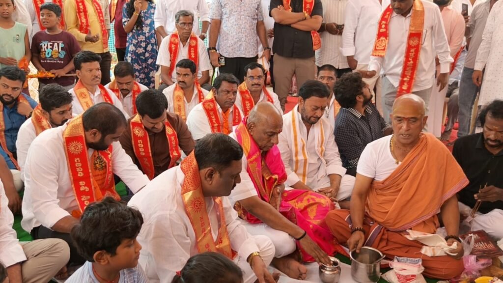 ఘాట్ కేసర్ లోనీవినాయక విగ్రహ ప్రతిష్ఠా పూజలలో పాల్గొన్న ఎమ్మెల్యే మల్లారెడ్డి