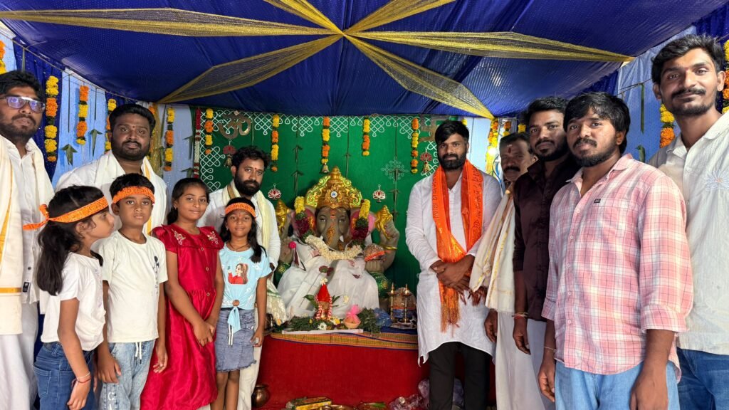 గణపయ్యకు ఘనంగా పూజలు