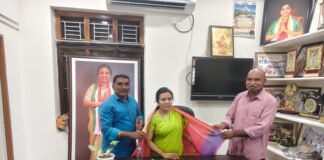 ఝాన్సీ రెడ్డిని మర్యాదపూర్వకంగా కలిసిన జర్నలిస్టులు