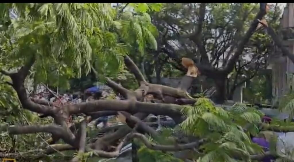హన్మకొండలో తప్పిన పెను ప్రమాదం