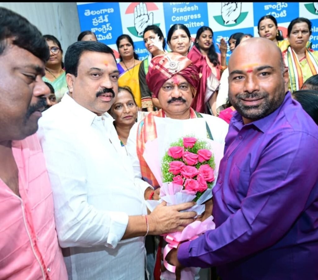 పీసీసీ అధ్యక్షుడు మహేష్ కుమార్ గౌడ్‌కు వేముల మహేష్ గౌడ్ శుభాకాంక్షలు…రెండేళ్ల పదవీకాలం పూర్తి చేసుకున్న సందర్భంగా గాంధీభవన్‌లో అభినందనలు