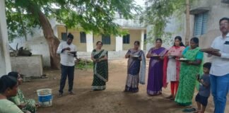 *విద్యార్థులతో కలిసి మధ్యాహ్న భోజనం చేసిన సర్పంచ్ బాలకృష్ణ*