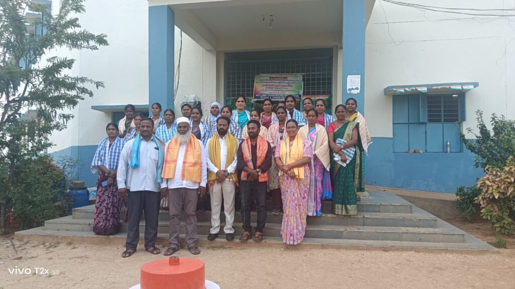 కస్తూర్బా బాలిక విద్యాలయంలో ఘనంగా ఉపాధ్యాయులకు సర్పంచ్ సన్మానం