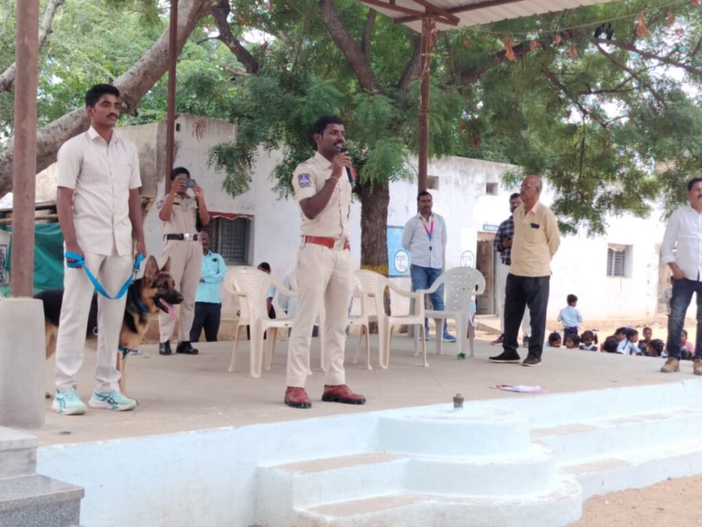 సైబర్ క్రైమ్స్ పట్ల అప్రమత్తంగా ఉండాలి: గట్టుప్పల్ ఎస్సై సంపత్