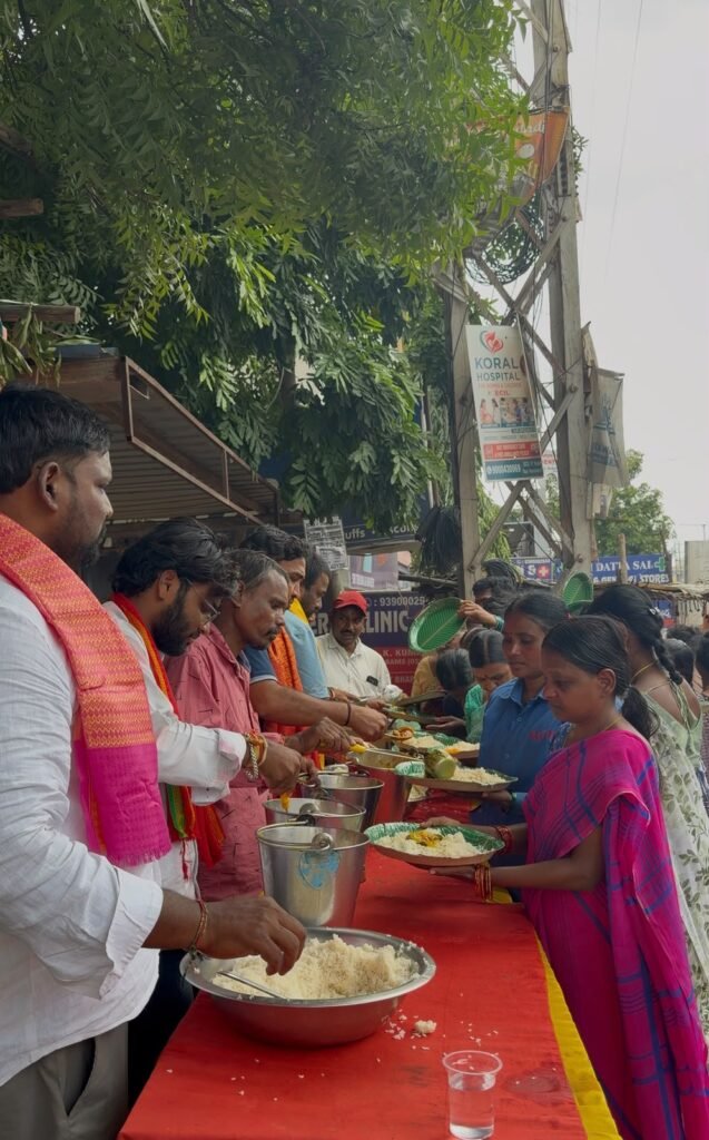 “అన్నదానమే సేవకు ప్రతీక.. శ్రమజీవులకు ఘన సత్కారం!”