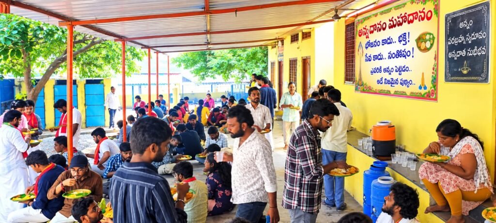 ఎర్రగట్టుగుట్టలో భక్తి వెల్లువ.. కిట్స్ కళాశాలలో మహా అన్నదానం!