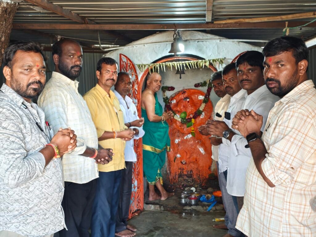 మోదీ జన్మదినోత్సవం సందర్భంగా ప్రత్యేక అభిషేకం
