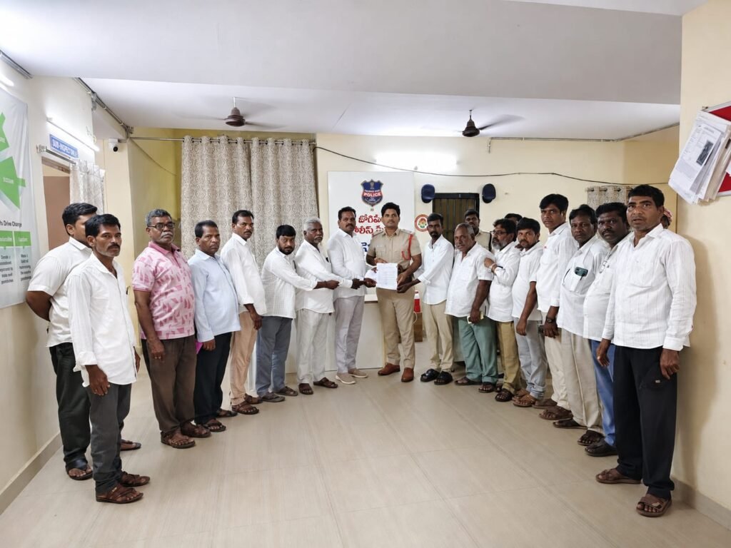 హమారా ప్రసాద్ అంబేద్కర్‌పై అభ్యంతరకర వ్యాఖ్యలు చేశారంటూ దళిత సంఘాల నాయకులు పోలీసులకు ఫిర్యాదు