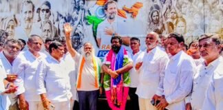 రాహుల్ గాంధీ ప్రధాని కావాలంటూ పాదయాత్ర.. సంగారెడ్డిలో వెంకటేశ్వర్లుకు జగ్గారెడ్డి స్వాగతం