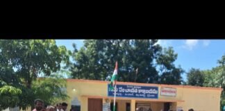 తాళ్లపల్లి లో జాతీయ జెండాను ఆవిష్కరించిన గ్రామ సర్పంచ్ కందికంటి స్వాతి మాణిక్యం గౌడ్…