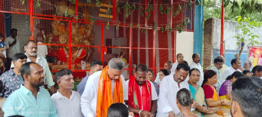 గుండ్లగడ్డ కిష్టబావి 28 వార్డు లో శ్రీ లక్ష్మీ గణపతి దేవాలయం లో అన్న ప్రసాదవితరణ