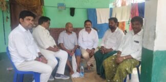 మార్కెట్ కమిటీ డైరెక్టర్ భూక్యా రాయాసల్ ని పరామర్శించిన హుజుర్ నగర్ మార్కెట్ కమిటీ ఛైర్మెన్, బ్లాక్ కాంగ్రెస్ అధ్యక్షులు రాధికా అరుణ్ కుమార్ దేశముఖ్.
