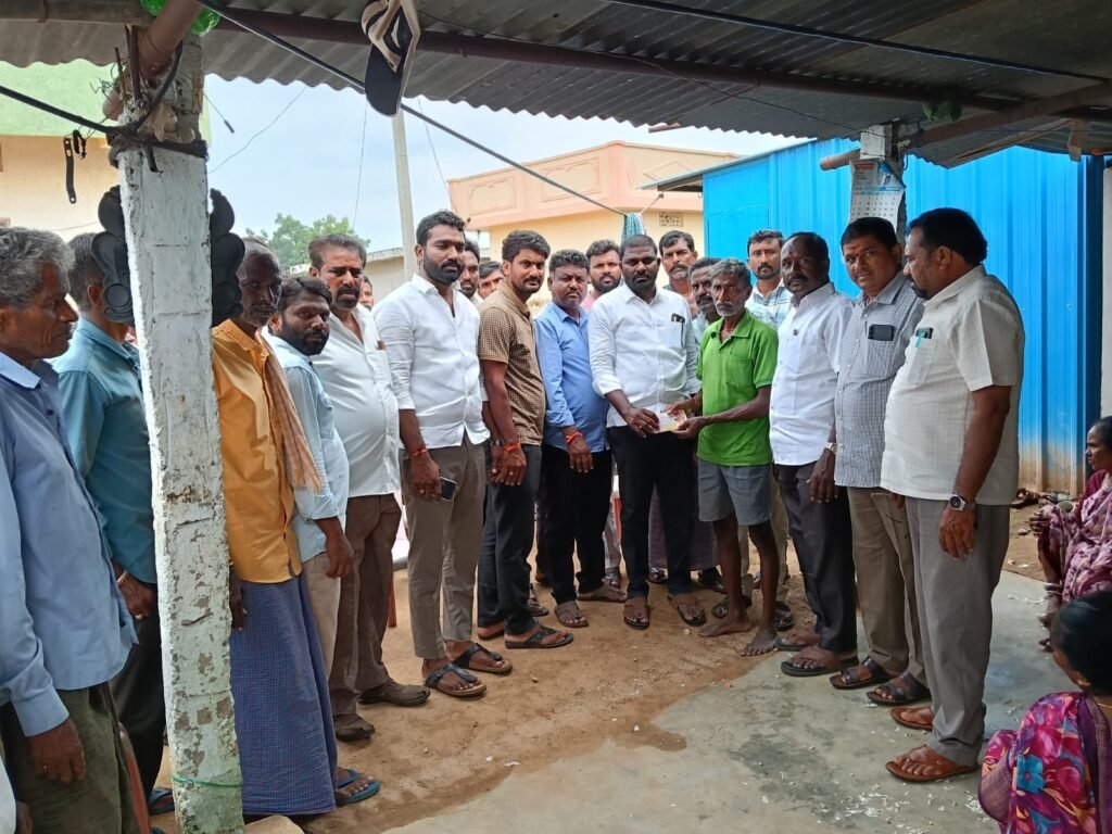 రిపోర్టర్ చింతల ఐలయ్య కుటుంబాన్ని పరామర్శించిన కాంగ్రెస్ పార్టీ నాయకులు