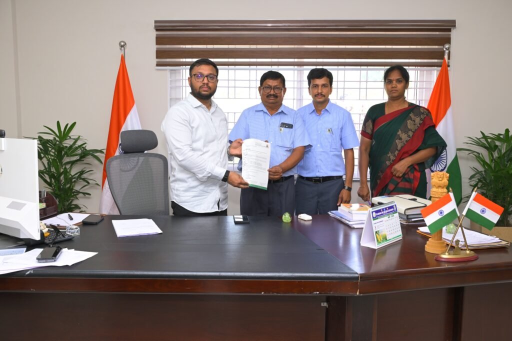 మెగా జాబ్ మేళాకు అంజని సిమెంట్ రూ. 5 లక్షల విరాళం