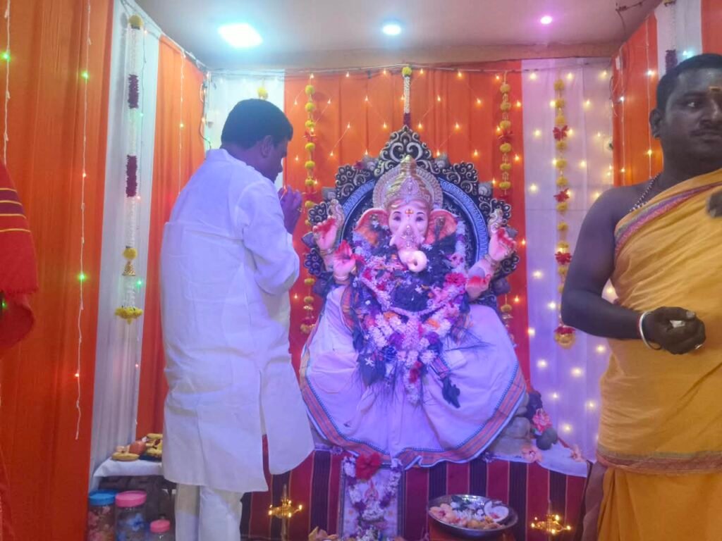 గణనాథుని దర్శించుకున్న ఎమ్మెల్సీ దండే విఠల్