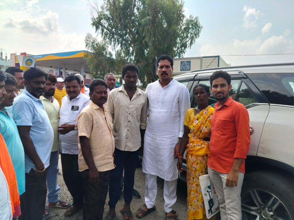 ఇంటి స్థలం కబ్జా యత్నంపై ఎస్టీ కమిషన్‌కు ఫిర్యాదు