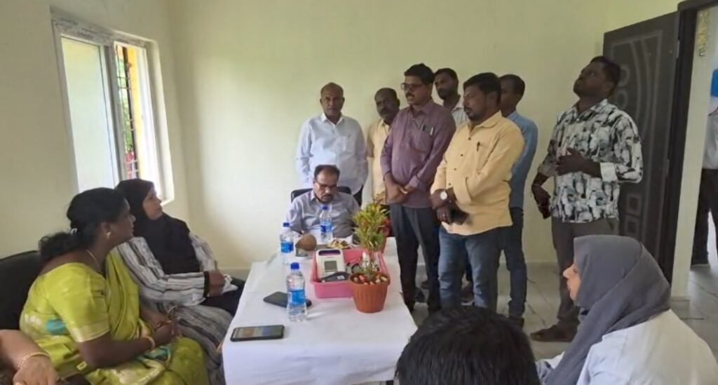 సమాచారం దాచేస్తారా..?